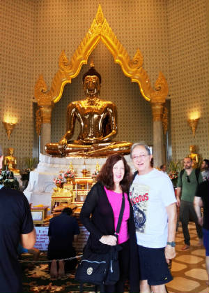 Bangkok Golden Buddha and admirers.JPG
