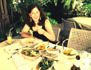 Bangkok Pattie eating dinner.JPG