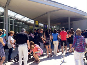 Brooklyn Botanic Garden admission line.JPG