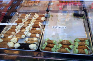 Cannoli cart on Hester Street.JPG