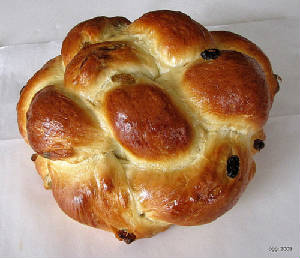 Challah with raisins.jpg