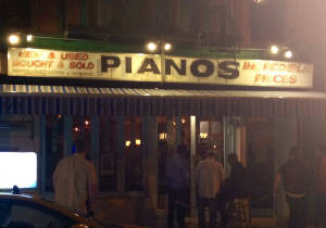 Pianos exterior.JPG