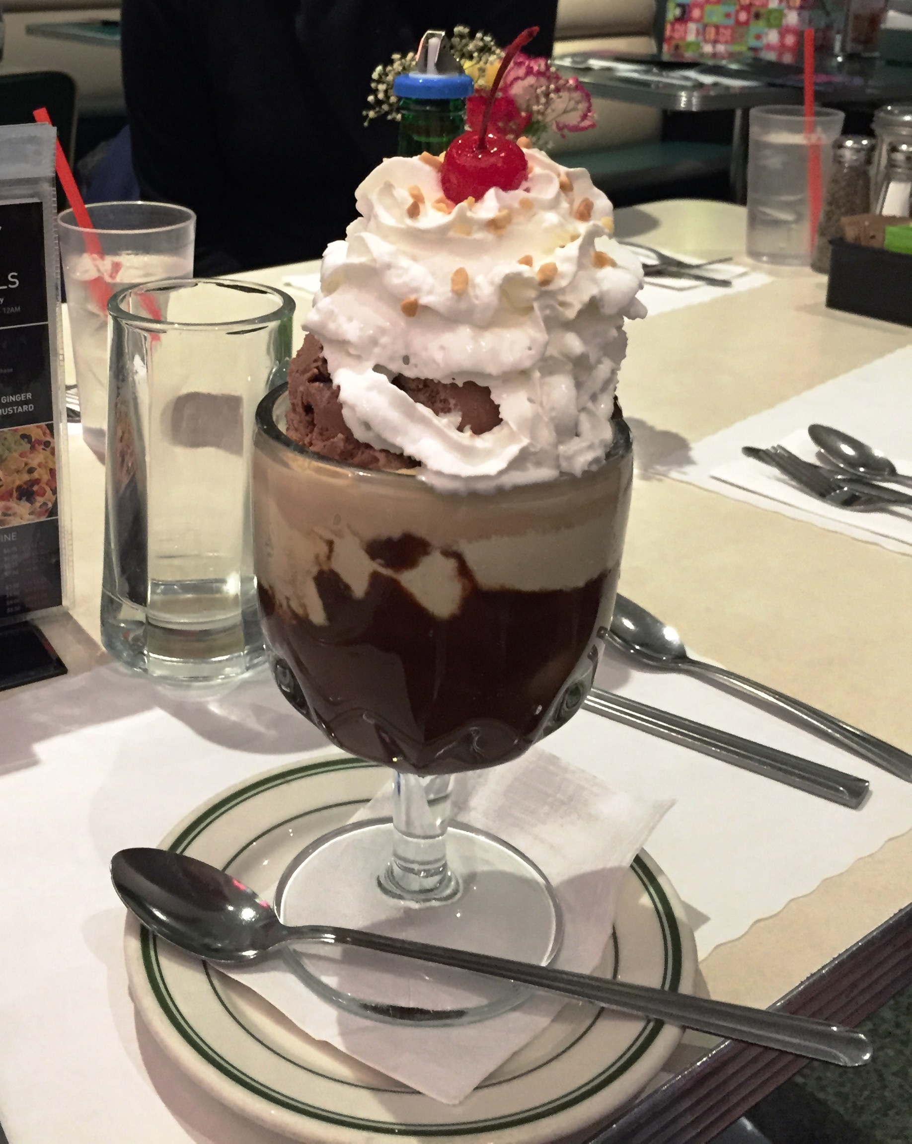 Mel's Drive-in sundae.JPG