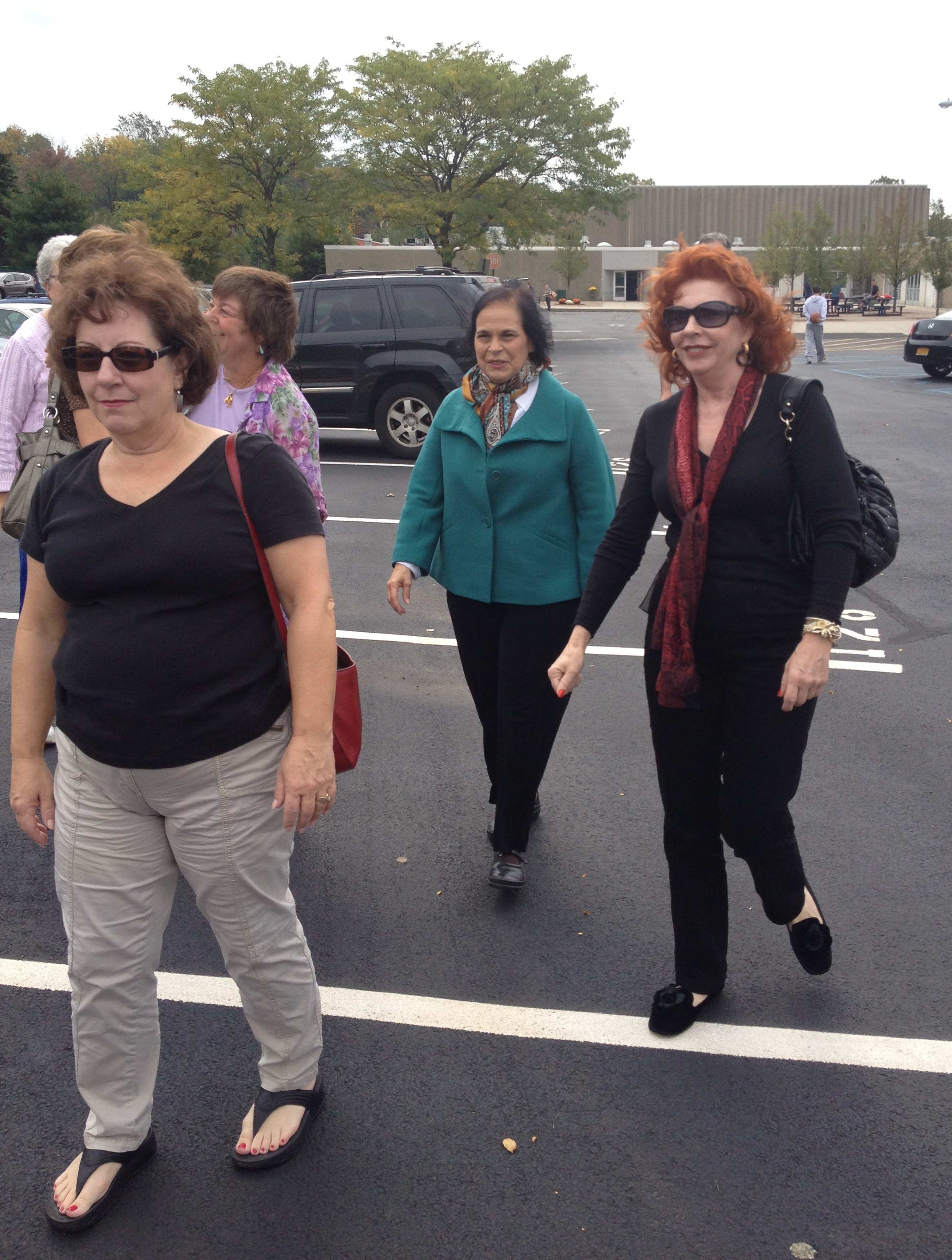 Reunionwomeninparkinglot.JPG